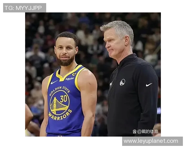 库里解析球队四人得分20的战术布局与个人影响力