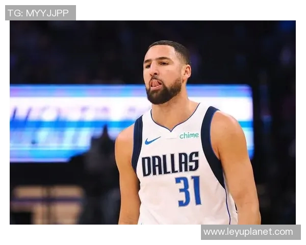 克莱半场神勇表现三分球9中6狂砍23分引发全场惊叹